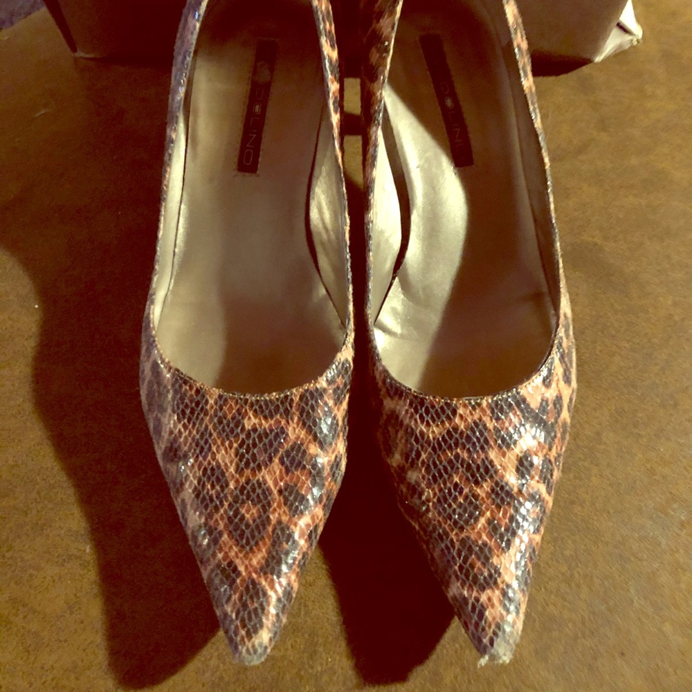 Bandolino Animal print classic pumps